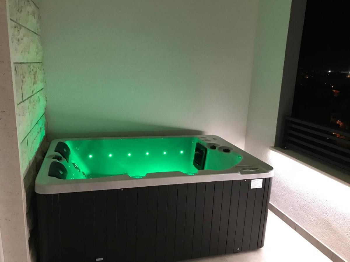 Apartments Tonkita With Jacuzzi มาคาร์สกา ภายนอก รูปภาพ