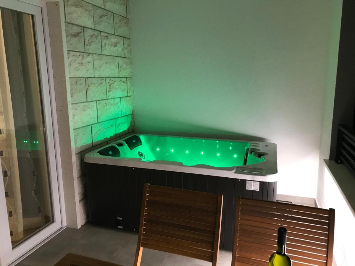 Apartments Tonkita With Jacuzzi มาคาร์สกา ภายนอก รูปภาพ