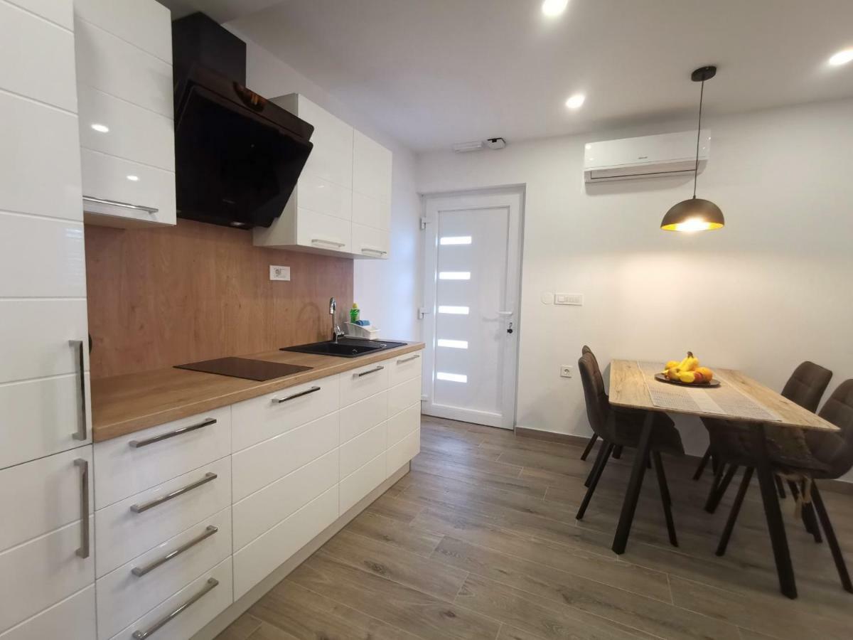 Apartments Tonkita With Jacuzzi มาคาร์สกา ภายนอก รูปภาพ