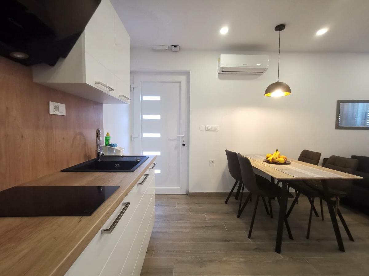 Apartments Tonkita With Jacuzzi มาคาร์สกา ภายนอก รูปภาพ