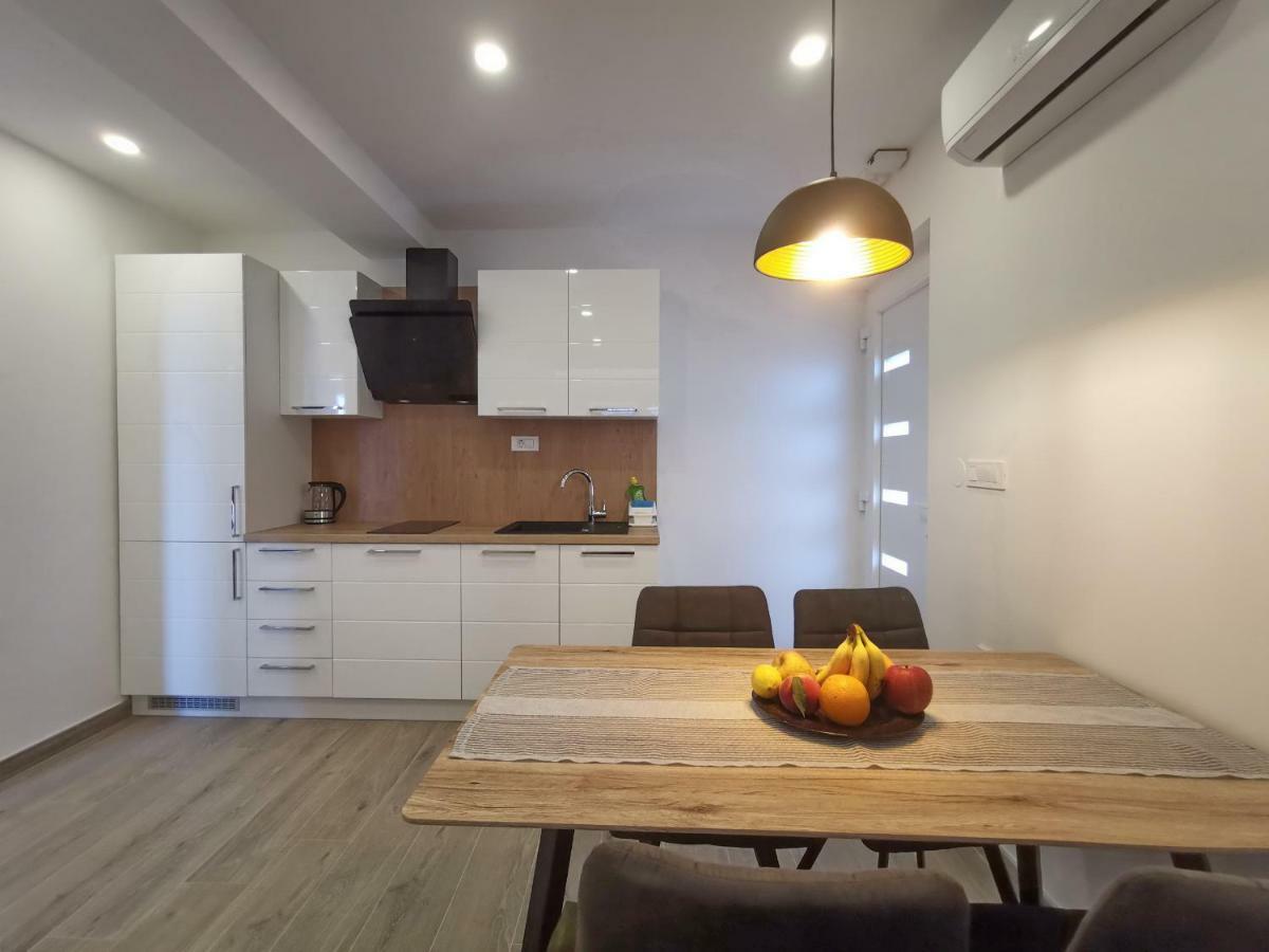 Apartments Tonkita With Jacuzzi มาคาร์สกา ภายนอก รูปภาพ