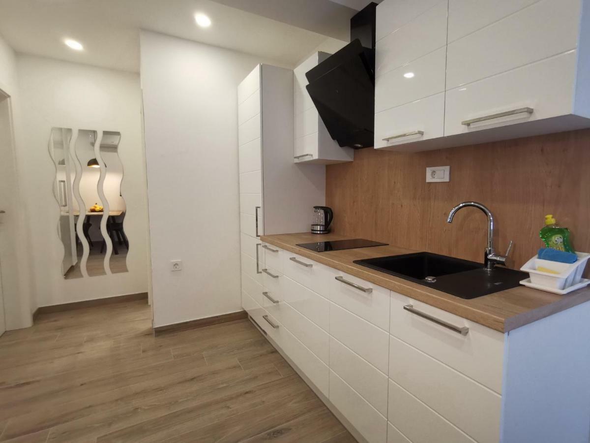 Apartments Tonkita With Jacuzzi มาคาร์สกา ภายนอก รูปภาพ